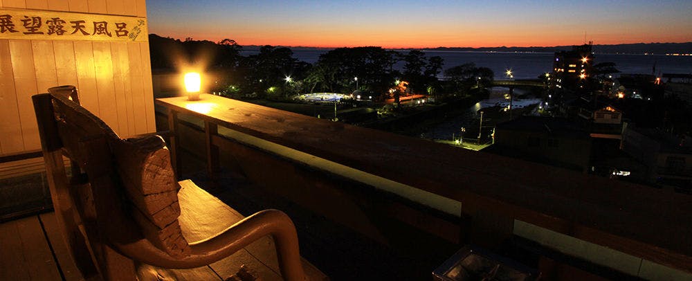 น้ำพุร้อนและอ่างอาบน้ำ