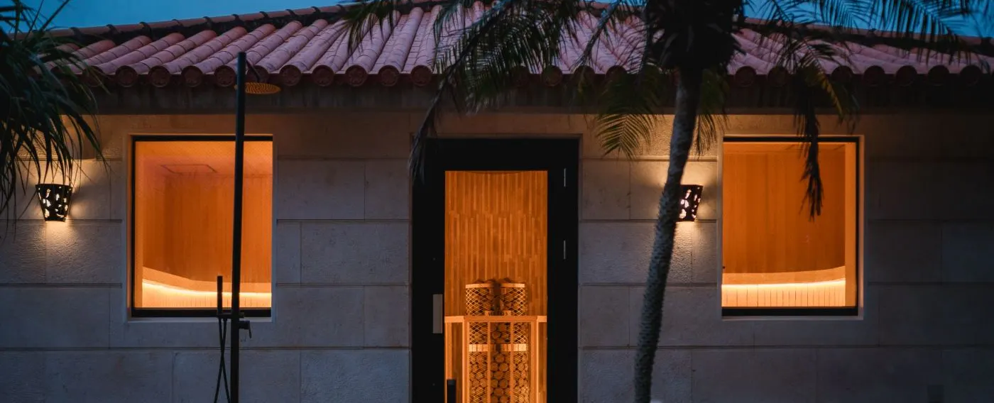 Sauna luar bangunan