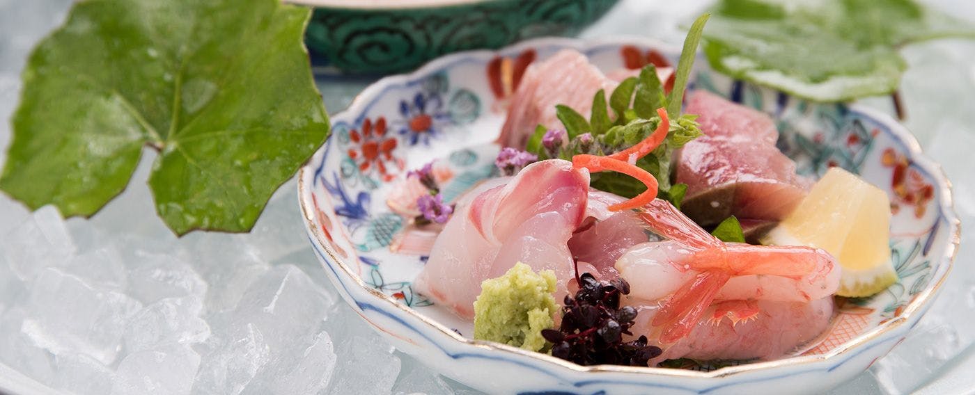 ご夕食一例：季節ごとに旬の食材を使用した懐石。