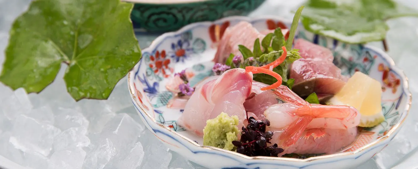 ご夕食一例:季節ごとに旬の食材を使用した懐石。