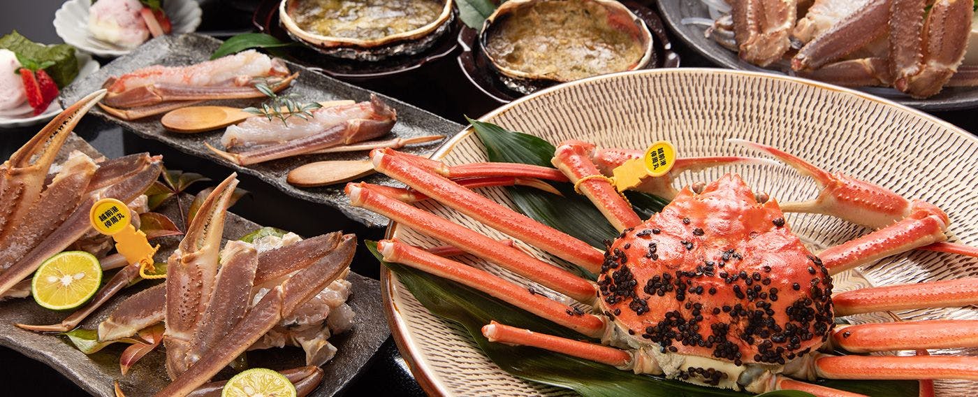 蟹コース一例：福井の冬といえばタグ付き越前ガニ。