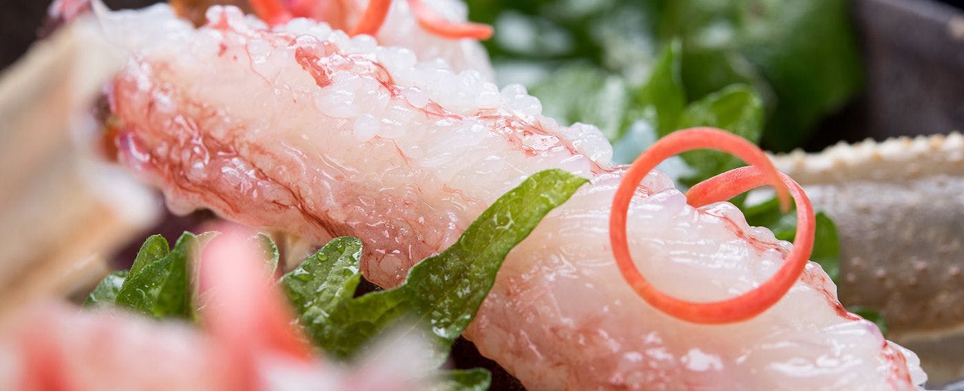 蟹コース一例：新鮮なカニは生でも、火を通しても美味。