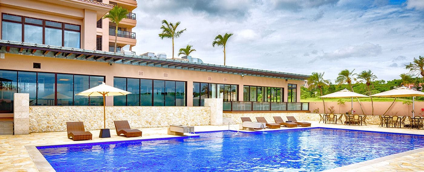 สระว่ายน้ำสำหรับผู้เข้าพักเท่านั้น มีความลึก 1.45 เมตร ขนาด 8.0 เมตร × 17.4 เมตร