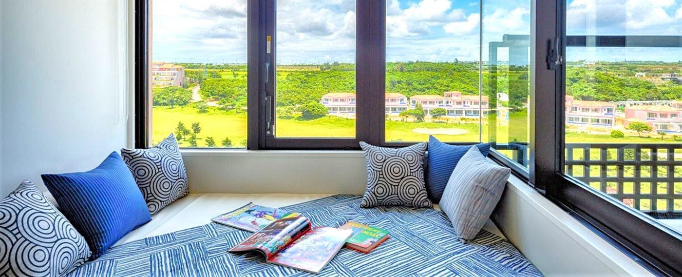 จูเนียร์สวีท (68 ตร.ม.): พร้อมอ่างจากุซซี่และเดย์เบด เหมาะสำหรับการพักผ่อนกับเพื่อนฝูงอย่างสะดวกสบาย