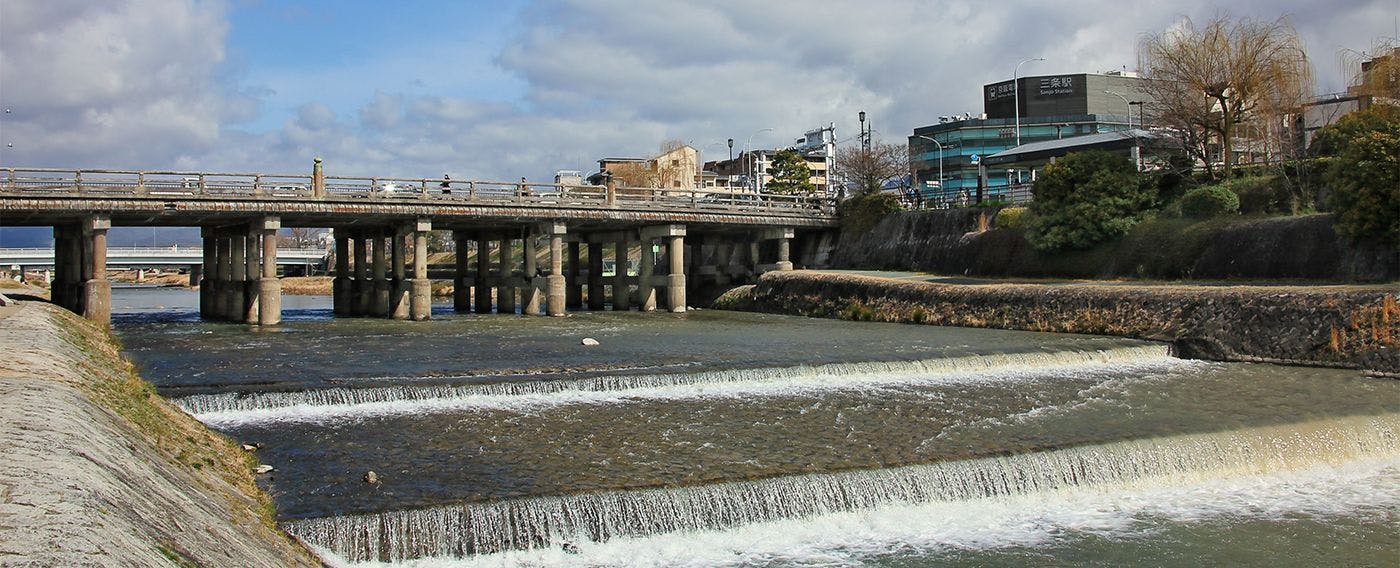 鴨川　三条大橋　（ホテルより徒歩すぐ）