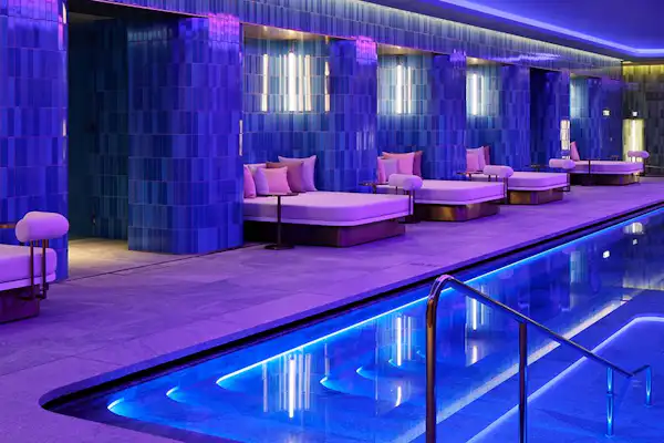 สระว่ายน้ำ