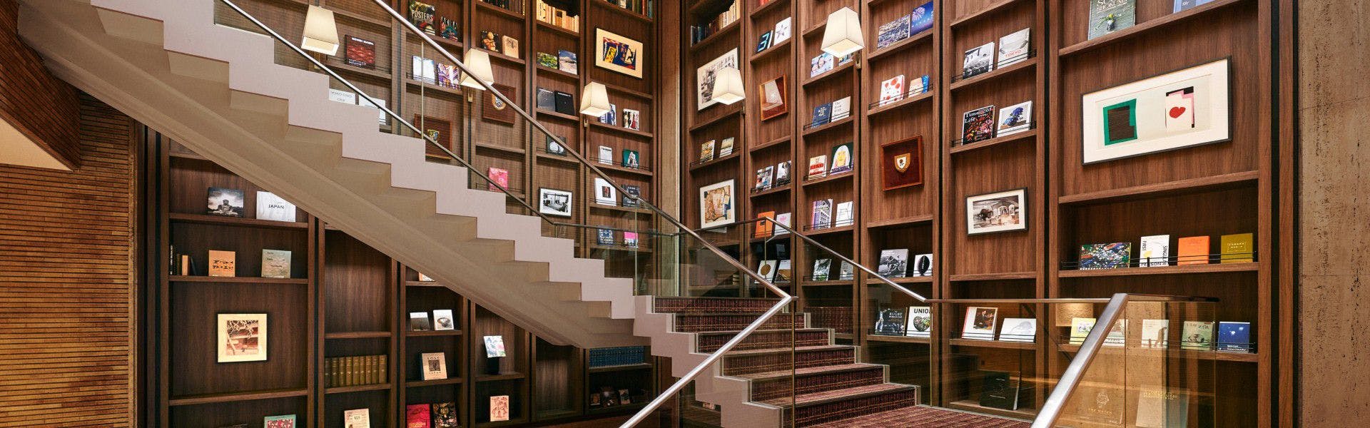 บันไดใหญ่ในล็อบบี้