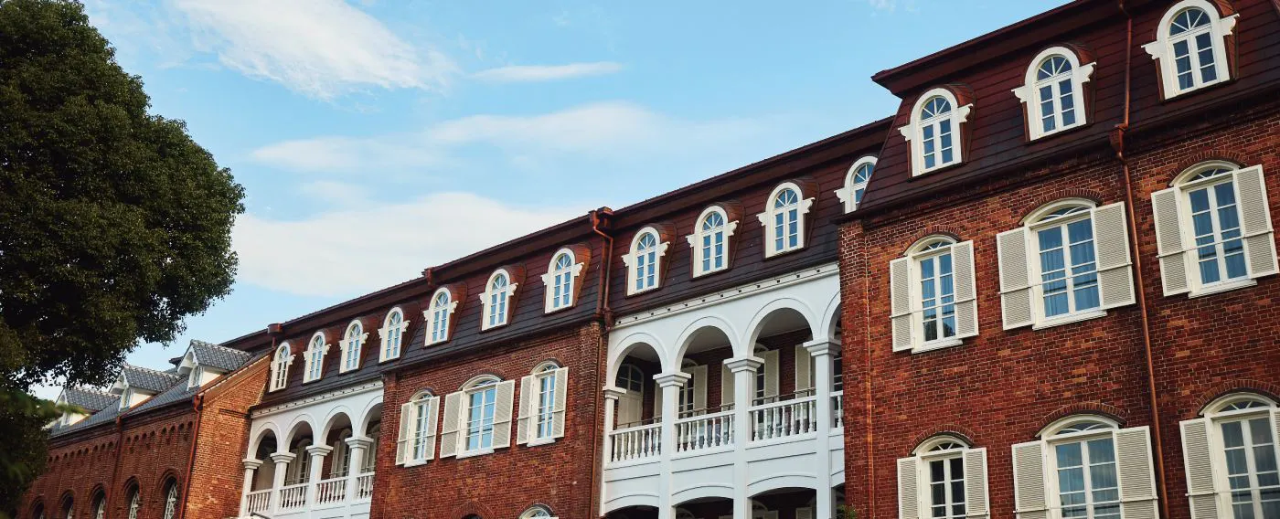 Tampak luar gedung utama