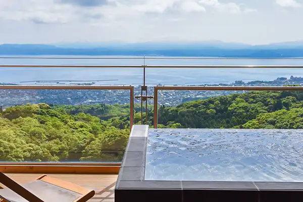 Pemandian air panas terbuka (rotenburo)