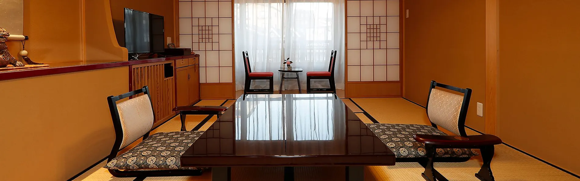 山本館