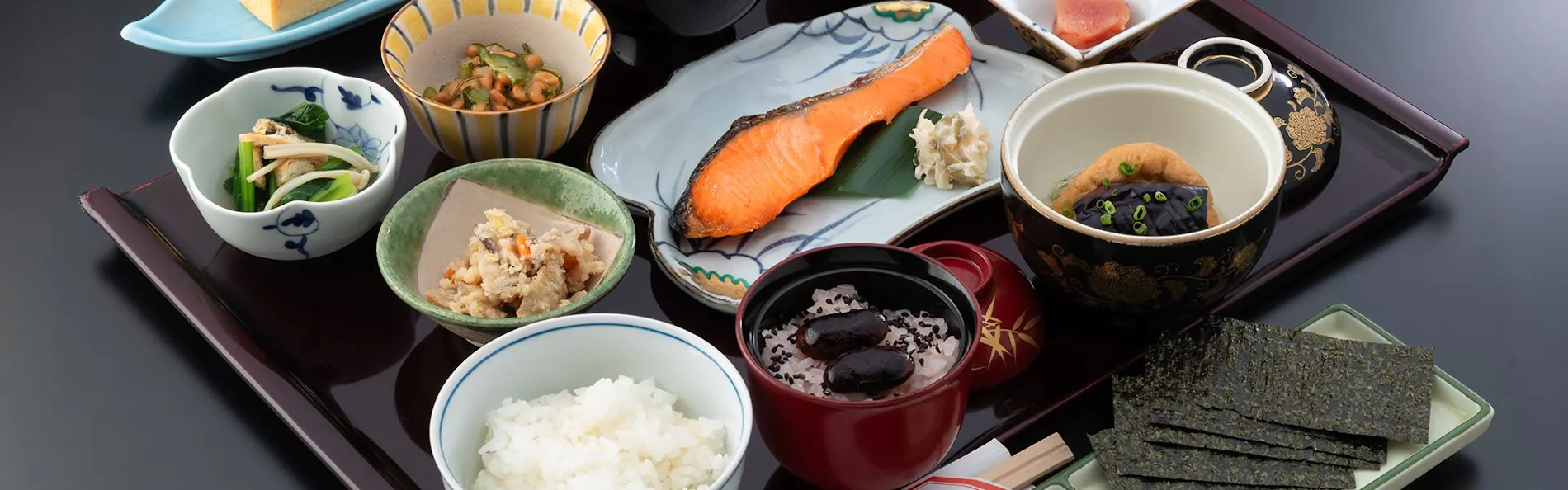 山本館