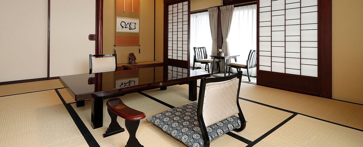 山本館