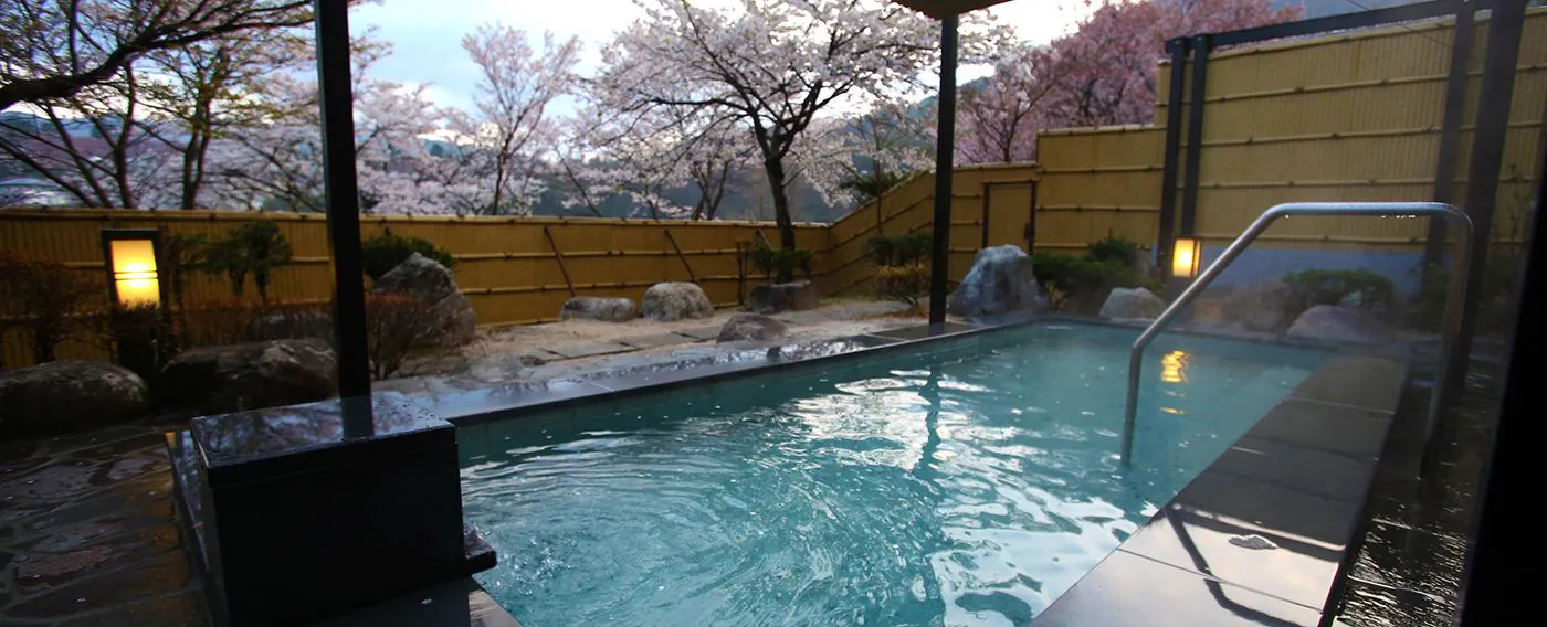 น้ำพุร้อนทาคาโตะ