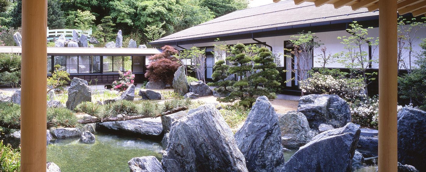 สวนซันซุยเทอิพร้อมสระน้ำ