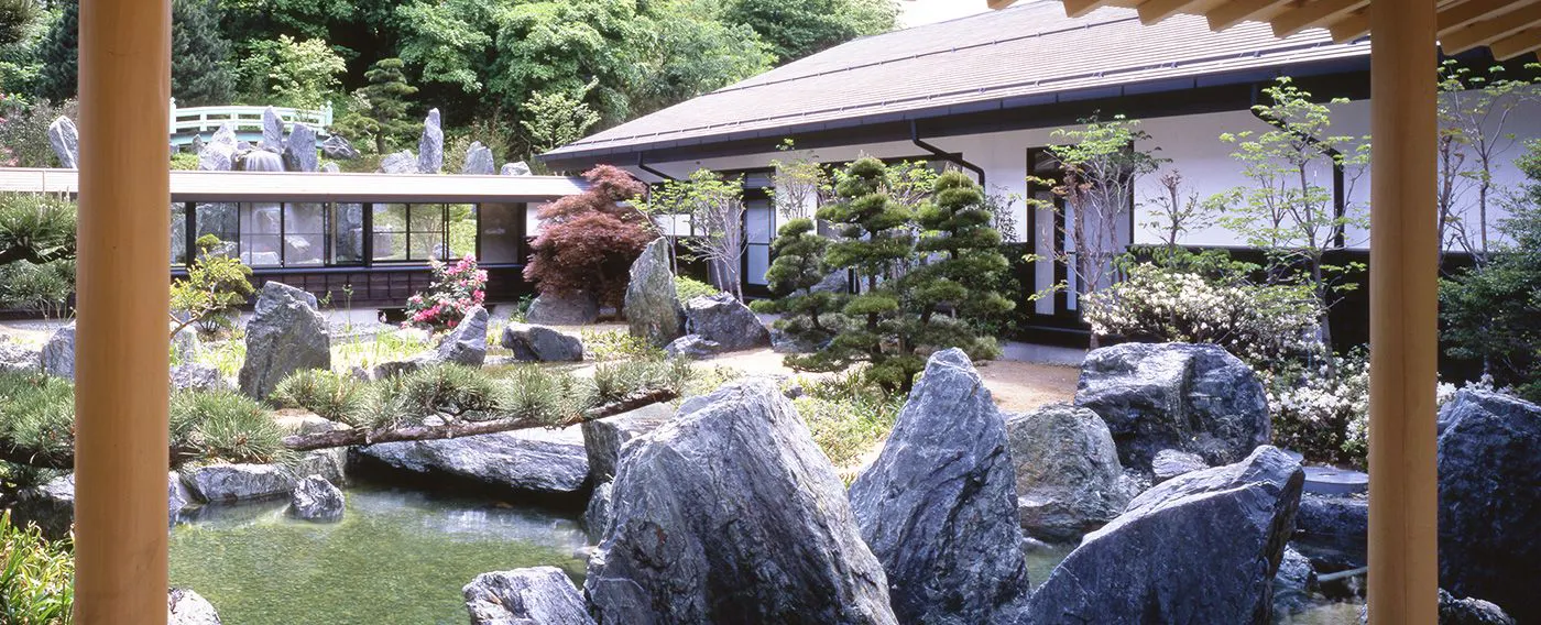 สวนซันซุยเทอิพร้อมสระน้ำ