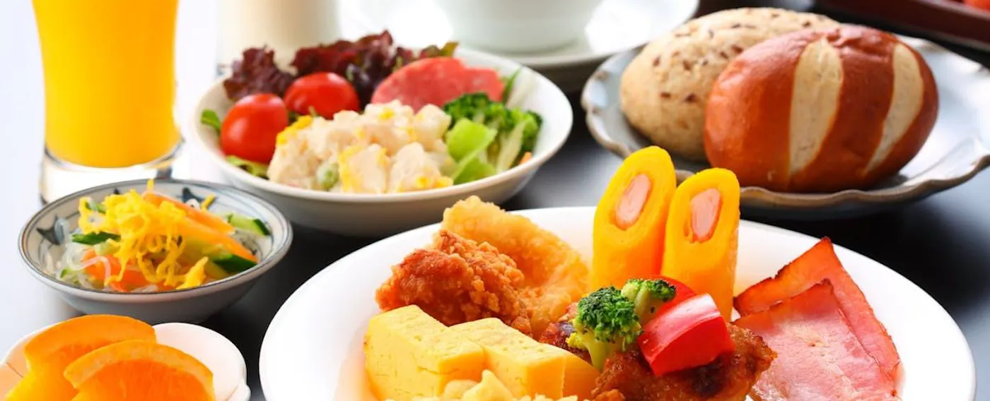 Buffet gratis gaya Jepang dan Barat.