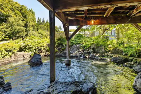 ออนเซ็นกลางแจ้ง