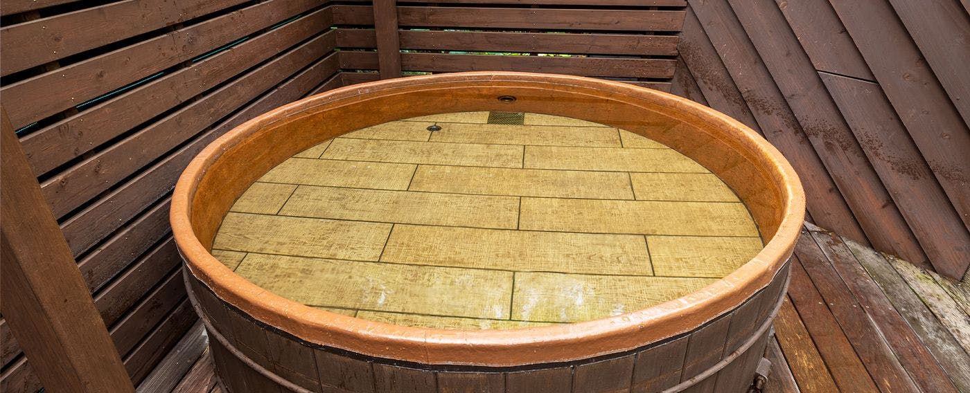 Kolam air panas peribadi