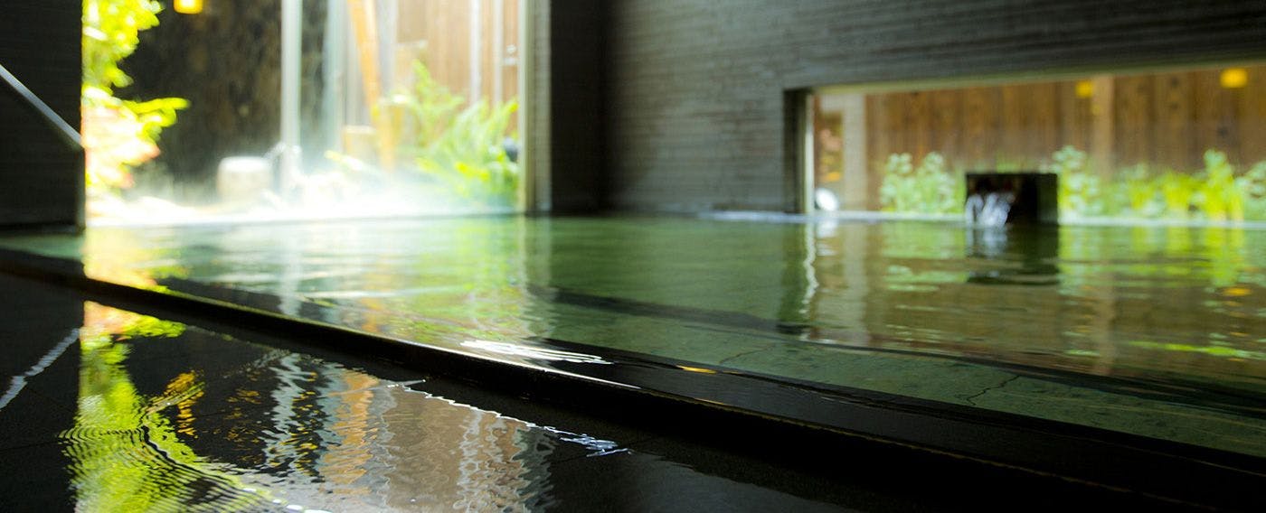 น้ำพุร้อนธรรมชาติ "由松の湯"