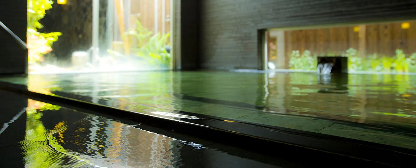 น้ำพุร้อนธรรมชาติ "由松の湯"