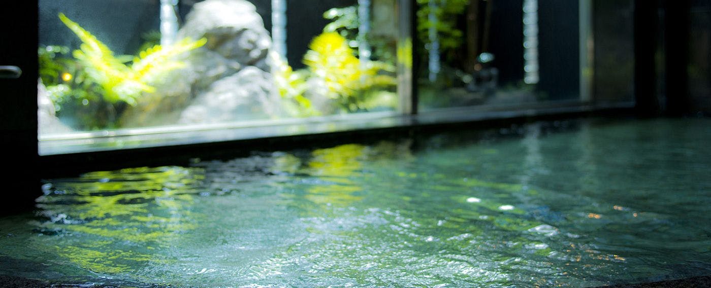 น้ำพุร้อนธรรมชาติ "由松の湯"