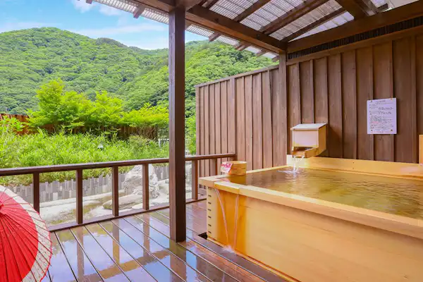 บ่อน้ำพุร้อนกลางแจ้ง