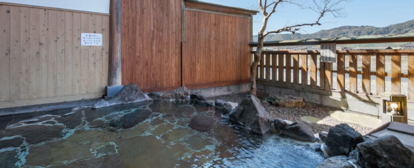 Pemandian air panas terbuka