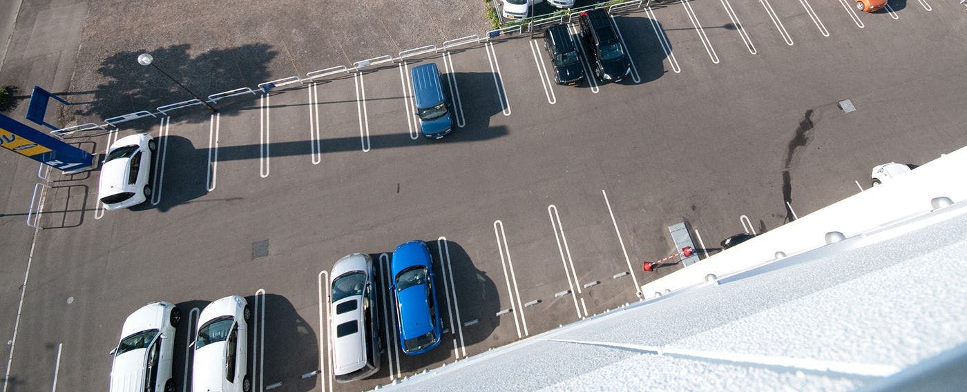 ที่จอดรถกลางแจ้ง