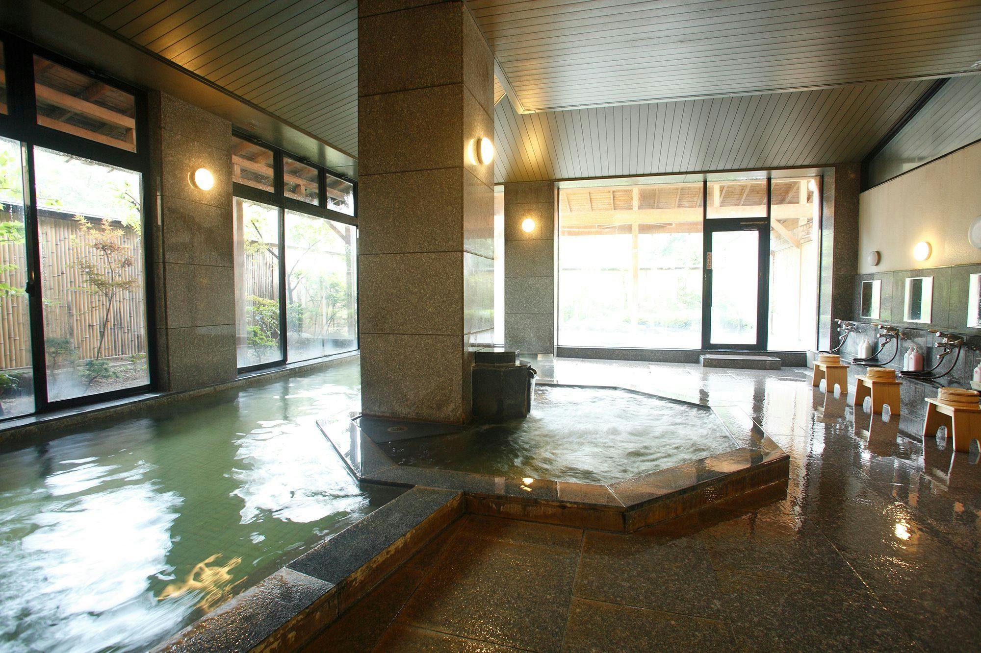 Bilik mandi awam besar