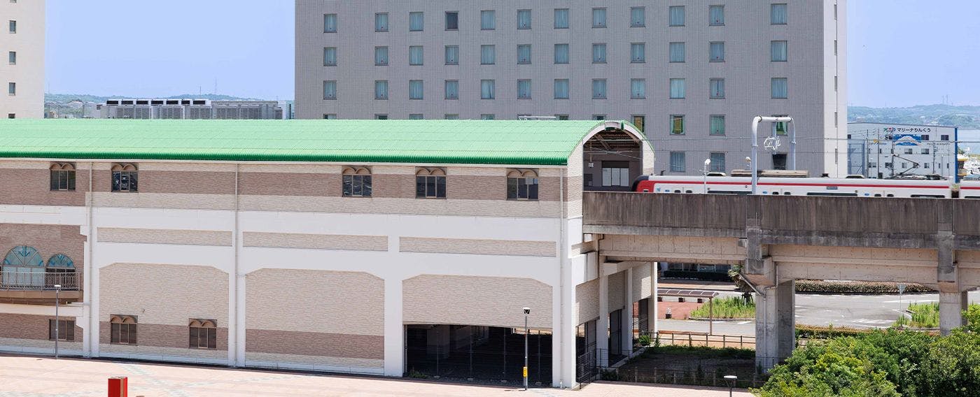 สถานีเมเท็ตสึริงคูโทโกนาเมะและโรงแรม