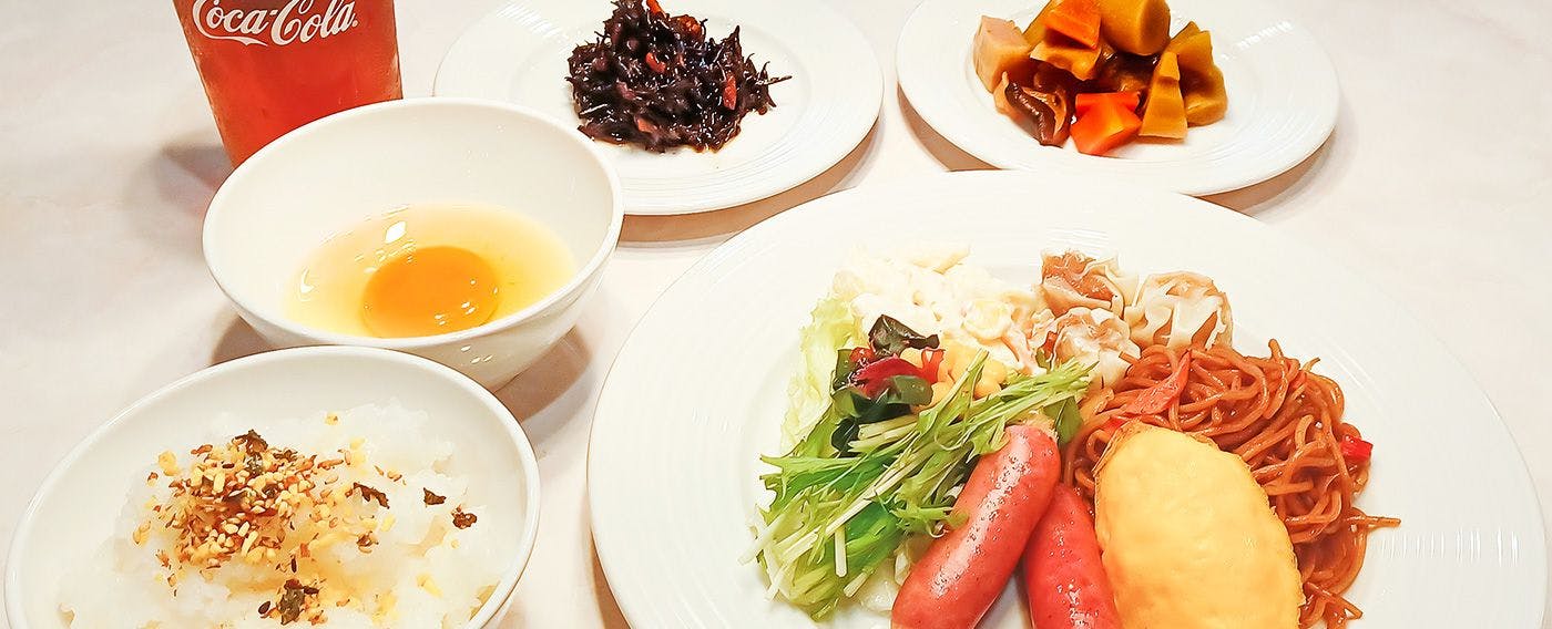 บุฟเฟ่ต์อาหารญี่ปุ่นและตะวันตก