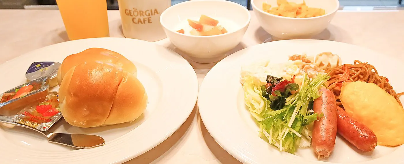 บุฟเฟ่ต์อาหารญี่ปุ่นและตะวันตก