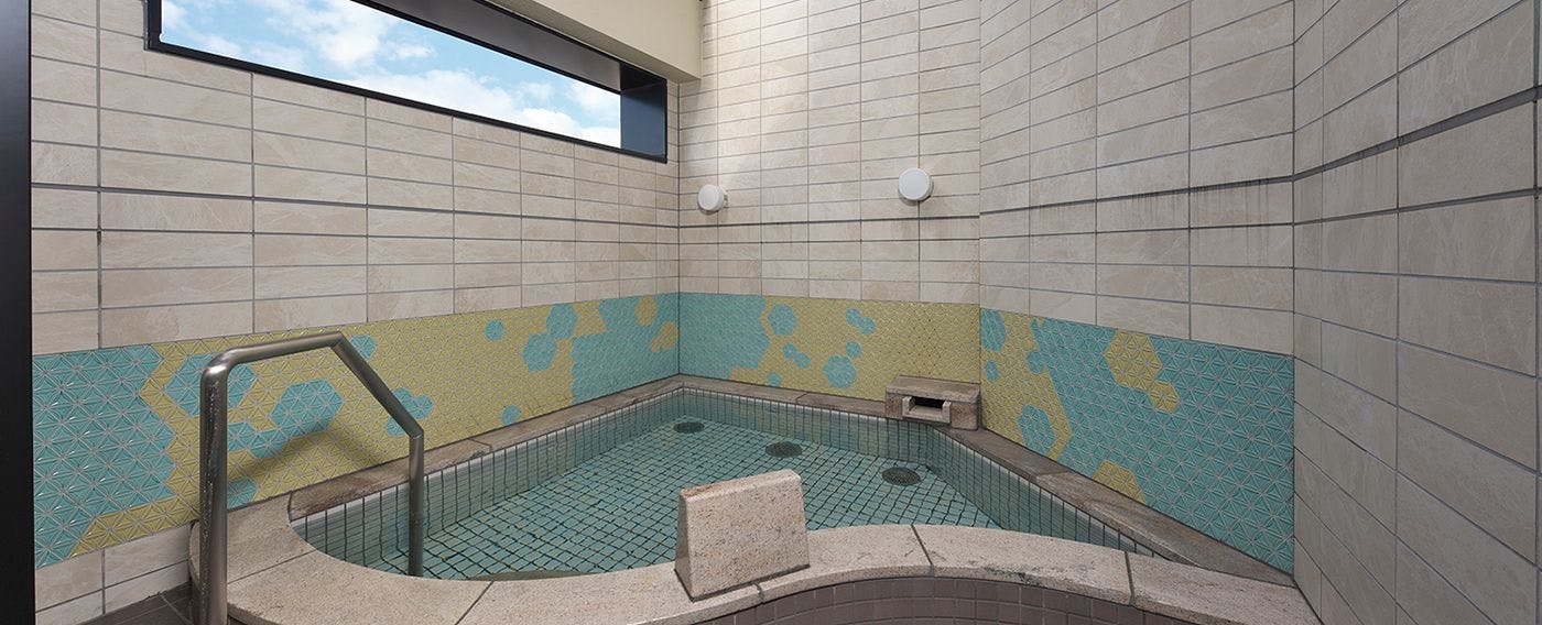 บ่อน้ำพุร้อนกลางแจ้งสำหรับผู้หญิง