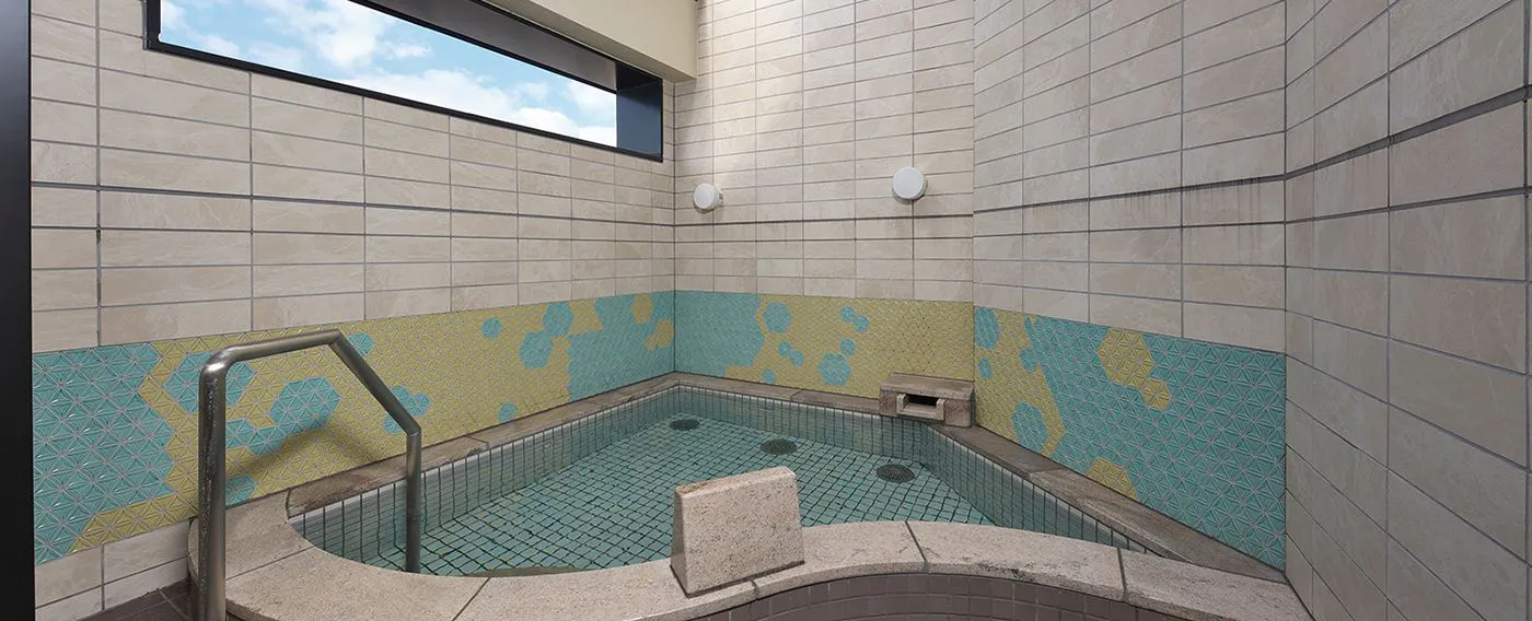 บ่อน้ำพุร้อนกลางแจ้งสำหรับผู้หญิง