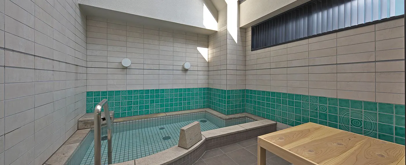 อ่างอาบน้ำกลางแจ้งสำหรับผู้ชาย