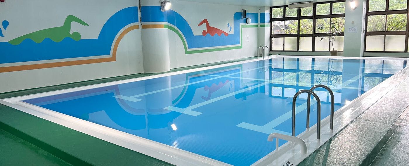 Kolam renang air panas