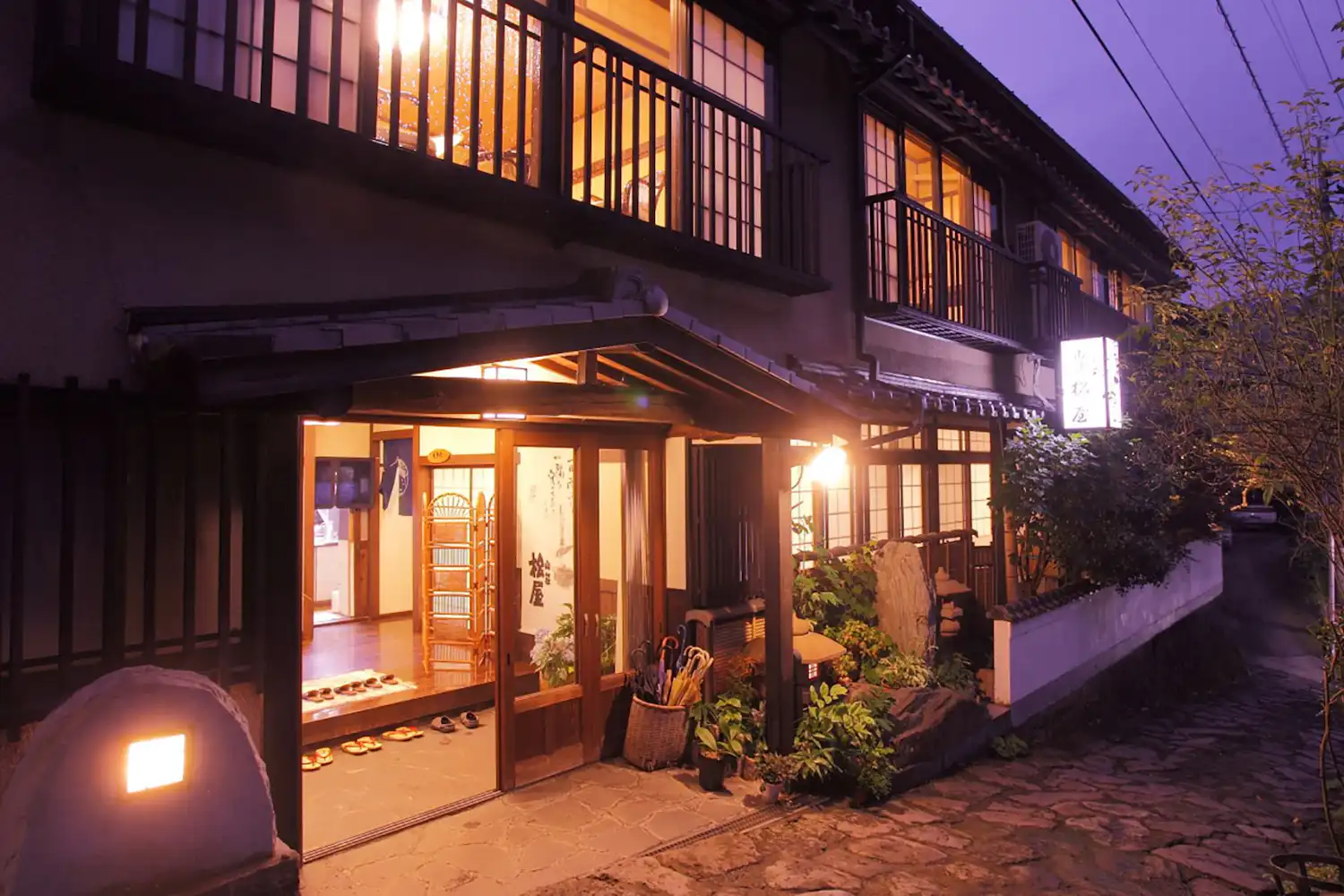 ภายนอกในยามค่ำคืน