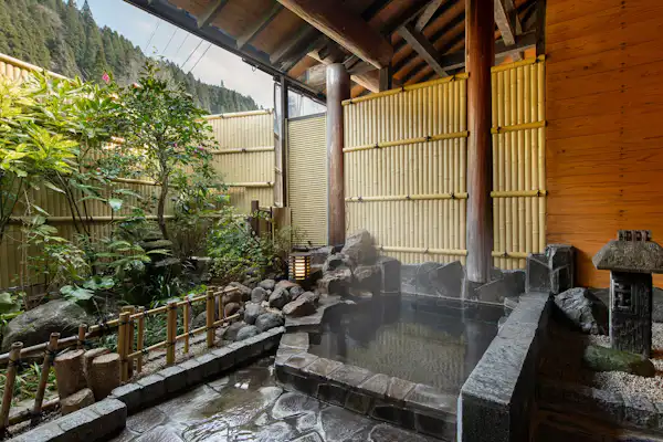 บ่อน้ำพุร้อนกลางแจ้ง