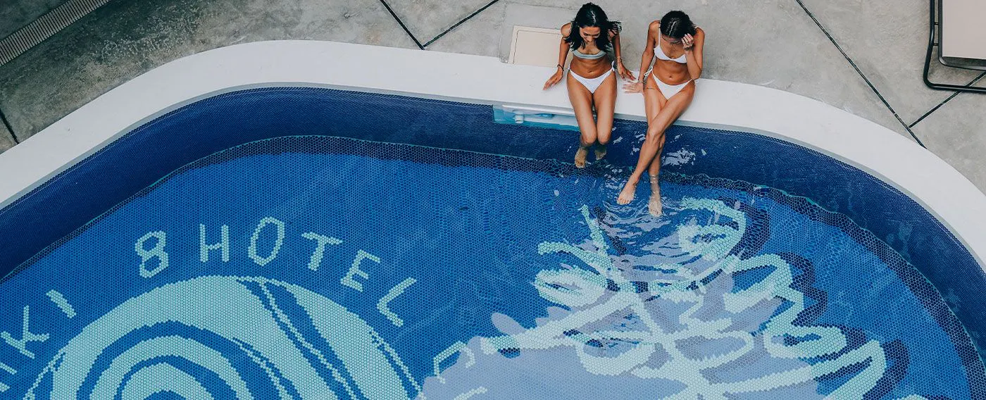 สระว่ายน้ำ