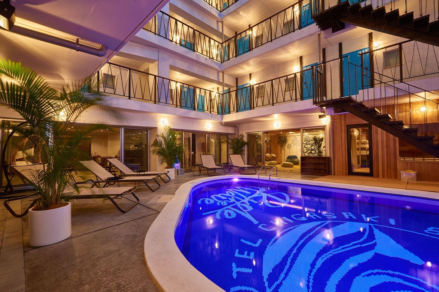 สระว่ายน้ำ