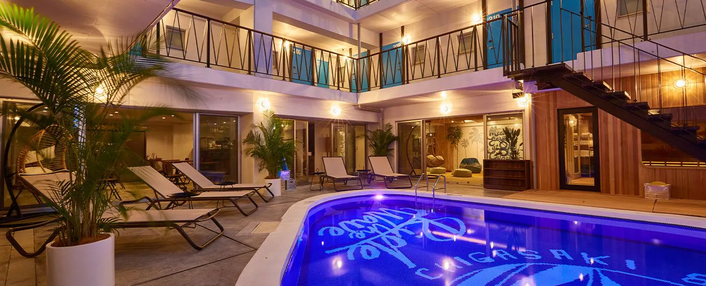 สระว่ายน้ำ