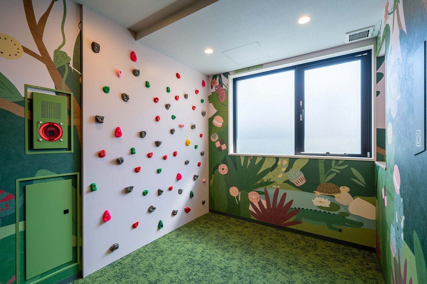 ผนังปีนหน้าผาจำลองแบบบูลเดอริง