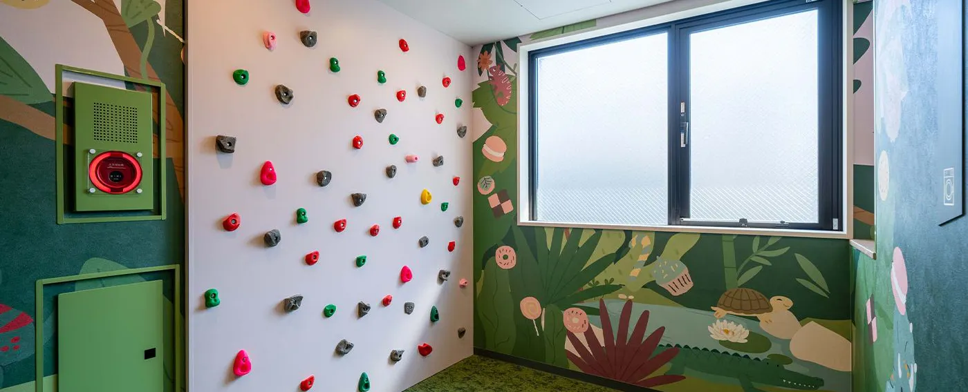 ผนังปีนหน้าผาจำลองแบบบูลเดอริง