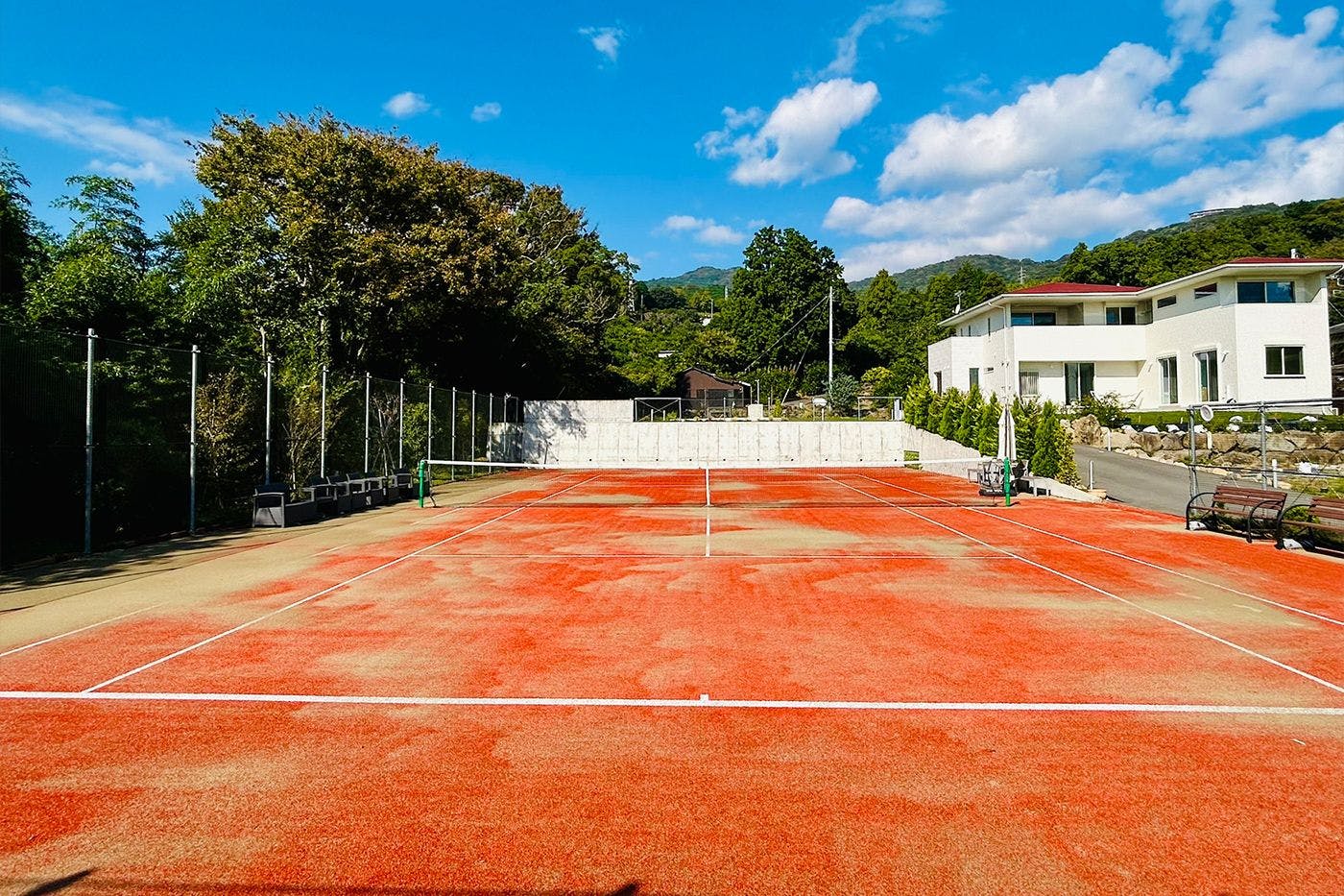 สนามเทนนิสส่วนตัว