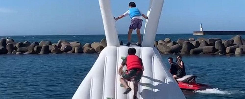 ตัวอย่างกิจกรรมทางทะเล: สวนน้ำลอยน้ำในทะเล