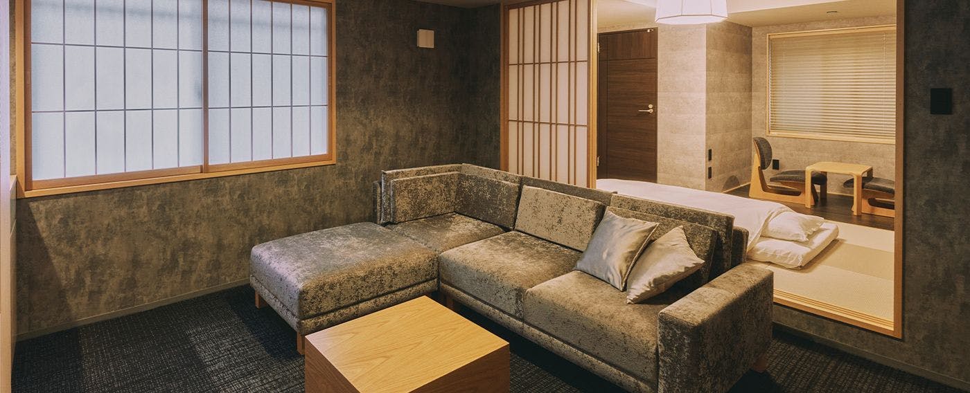 ＜雅樂套房＞客廳與和室相連，寬敞舒適的客房