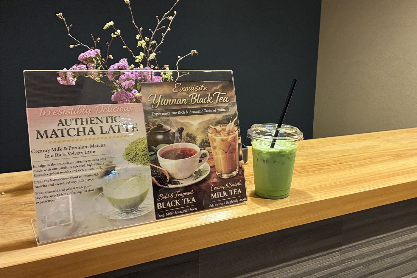 大廳飲品服務，也能享用抹茶拿鐵