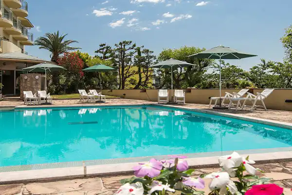 ภายนอกและสระว่ายน้ำ