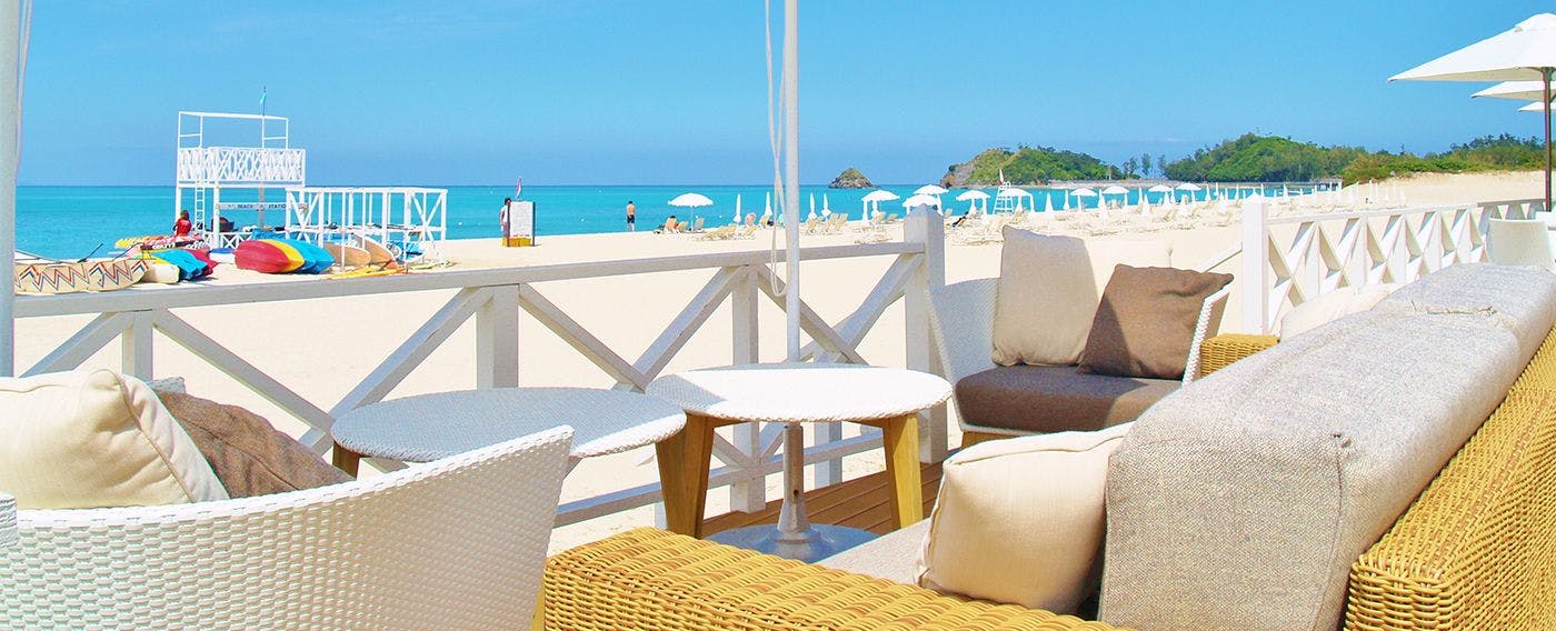 翡翠绿的海洋在眼前展开。另一个客厅“海风休息室”