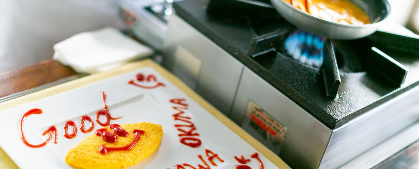 【海风早餐自助餐】厨师推荐的煎蛋卷，现场为您烹调。请享用热腾腾的美味。